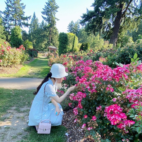 Meet your Posher, Tina - Picture 3 of 4